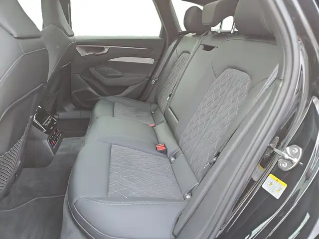 Audi A6 view 10