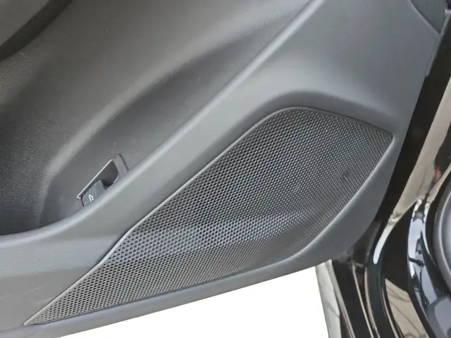 Audi A6 view 11