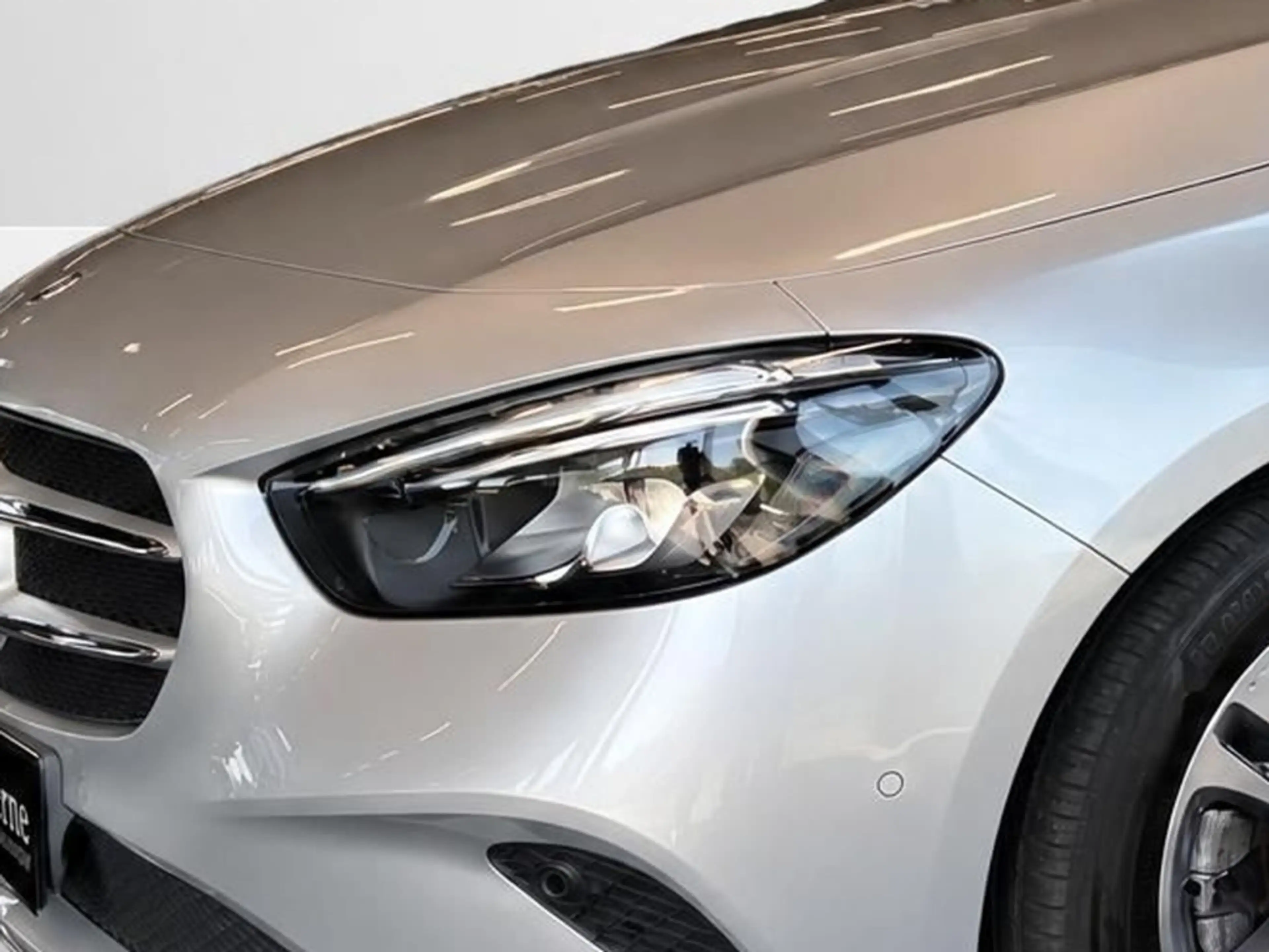 Mercedes-Benz B 220 4M PROGRESSIVE KAMERA SHZ NAVI+ TEMPO LED — photo 4