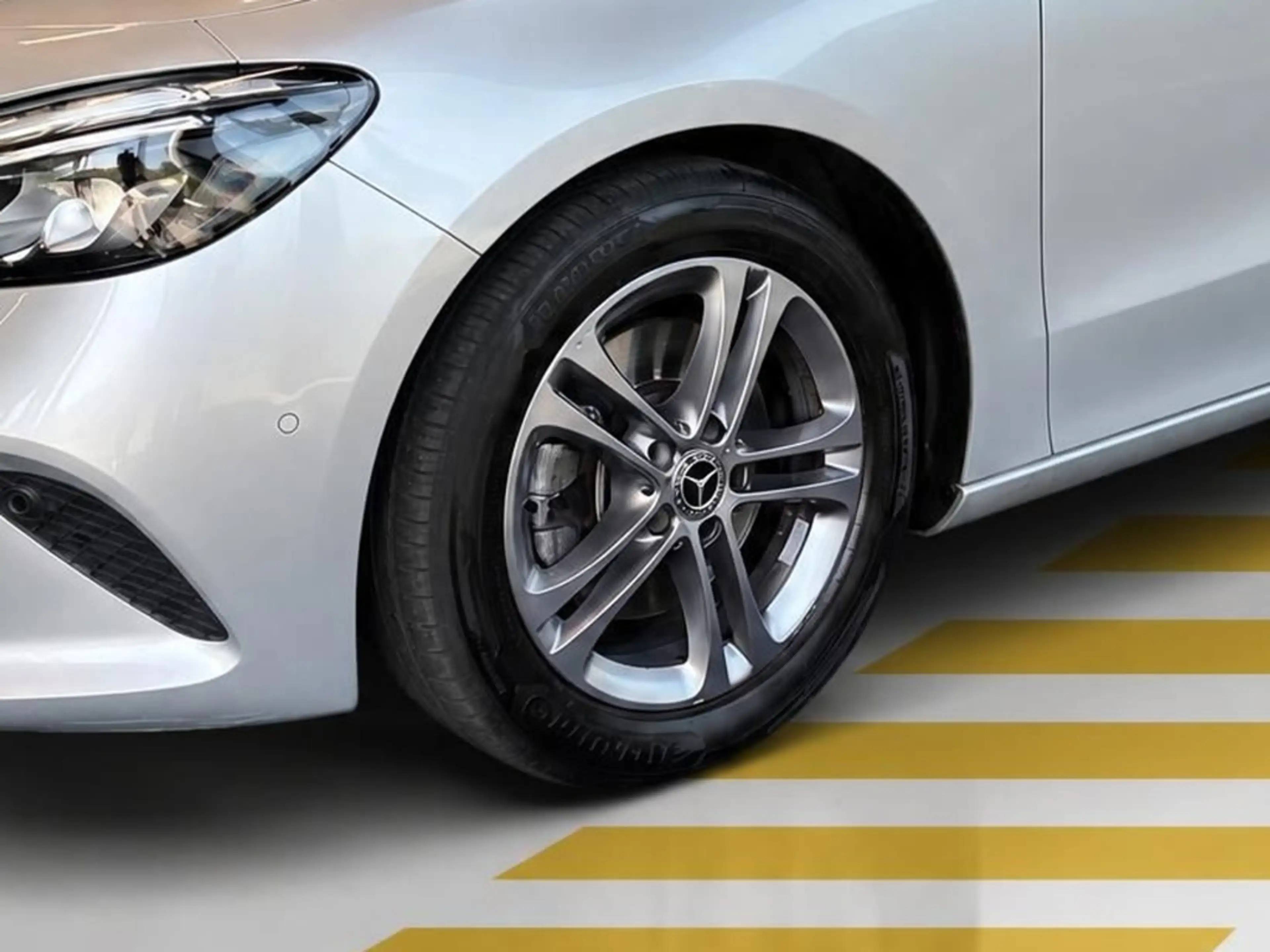 Mercedes-Benz B 220 4M PROGRESSIVE KAMERA SHZ NAVI+ TEMPO LED — photo 5