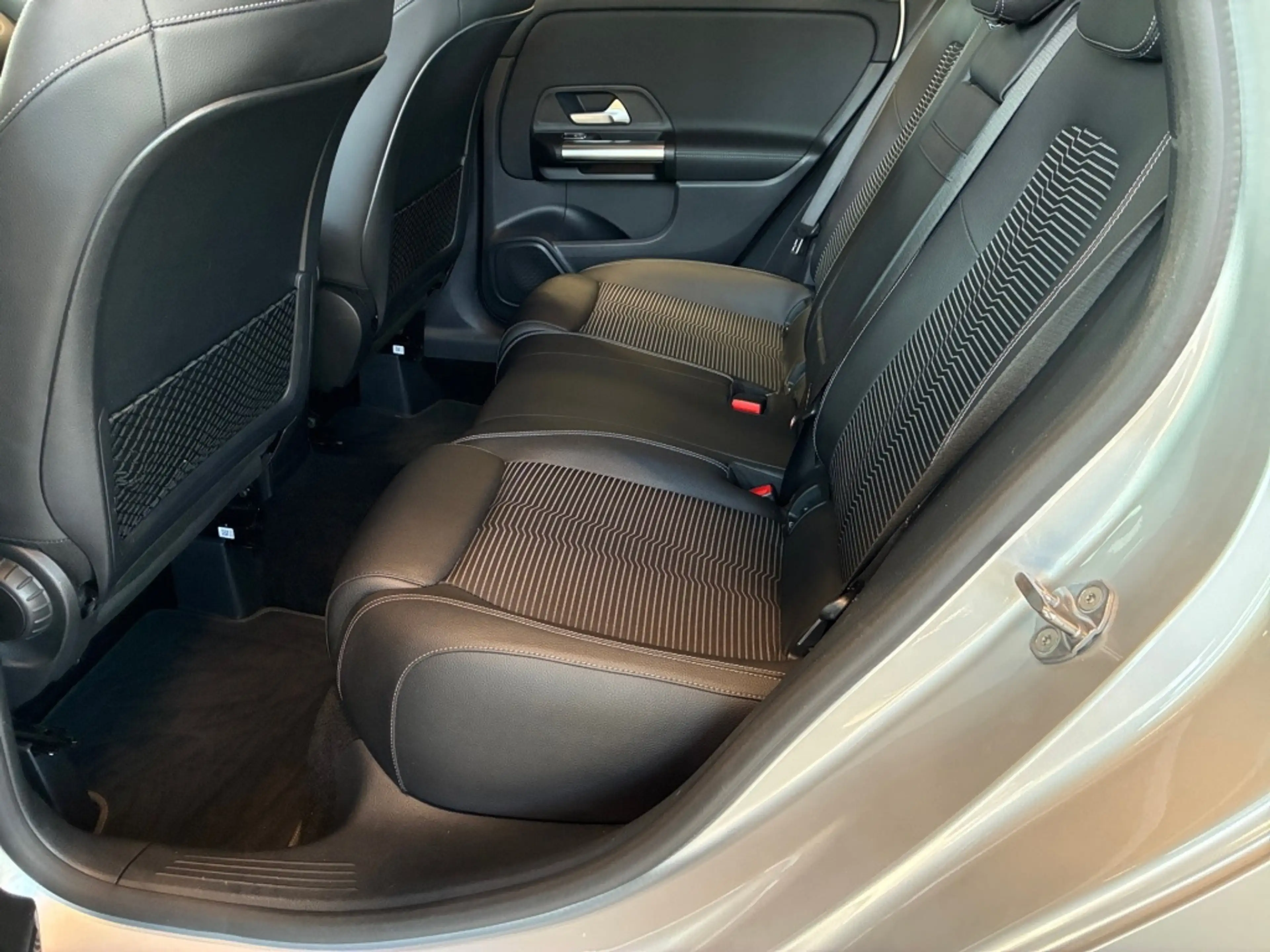 Mercedes-Benz B 220 4M PROGRESSIVE KAMERA SHZ NAVI+ TEMPO LED — photo 9