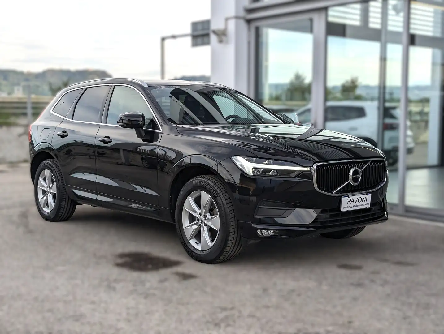 Volvo XC60 XC60 2.0 B4 Momentum Pro AWD Auto Nero - 2
