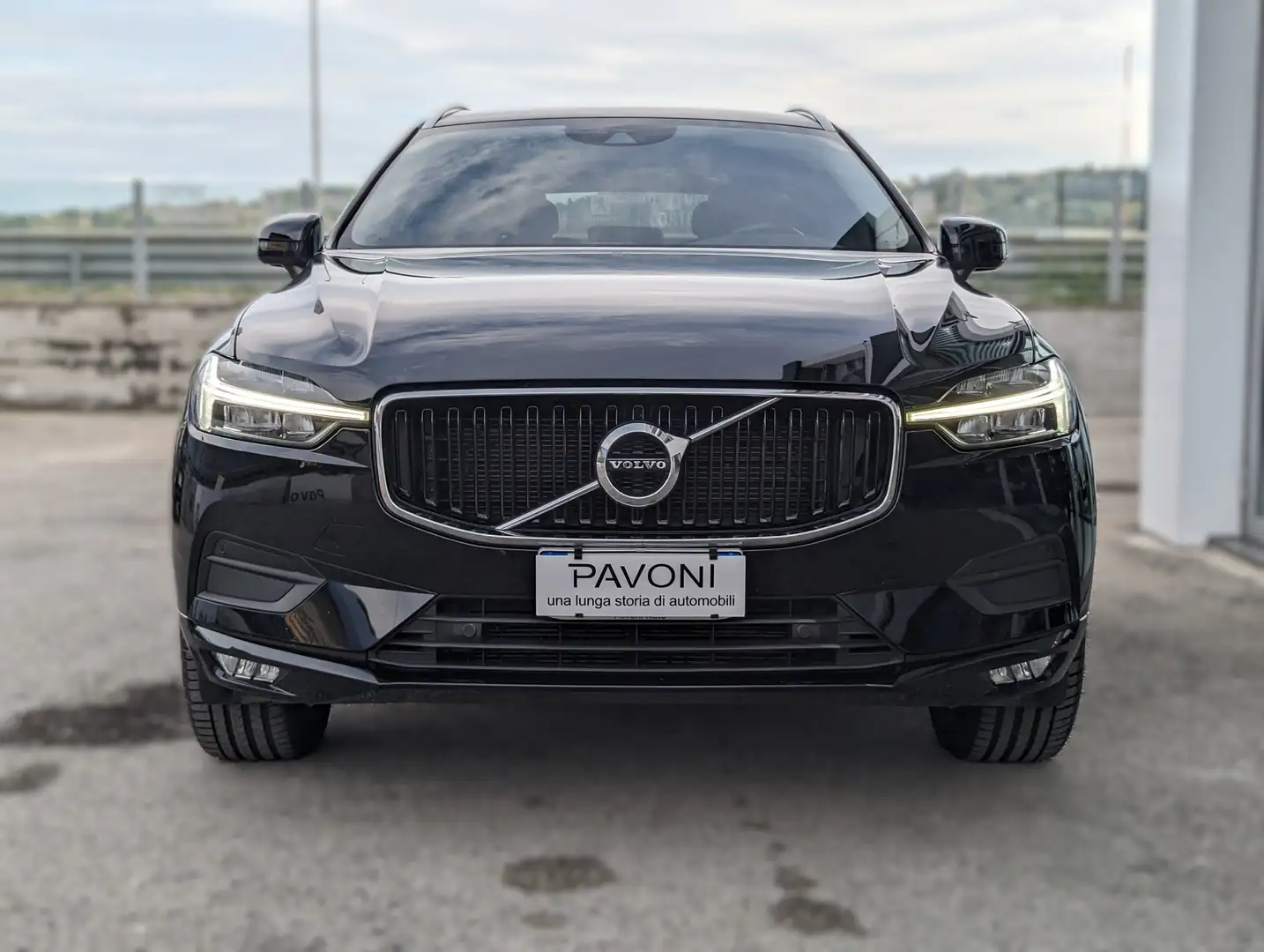 Volvo XC60 XC60 2.0 B4 Momentum Pro AWD Auto Nero - 1