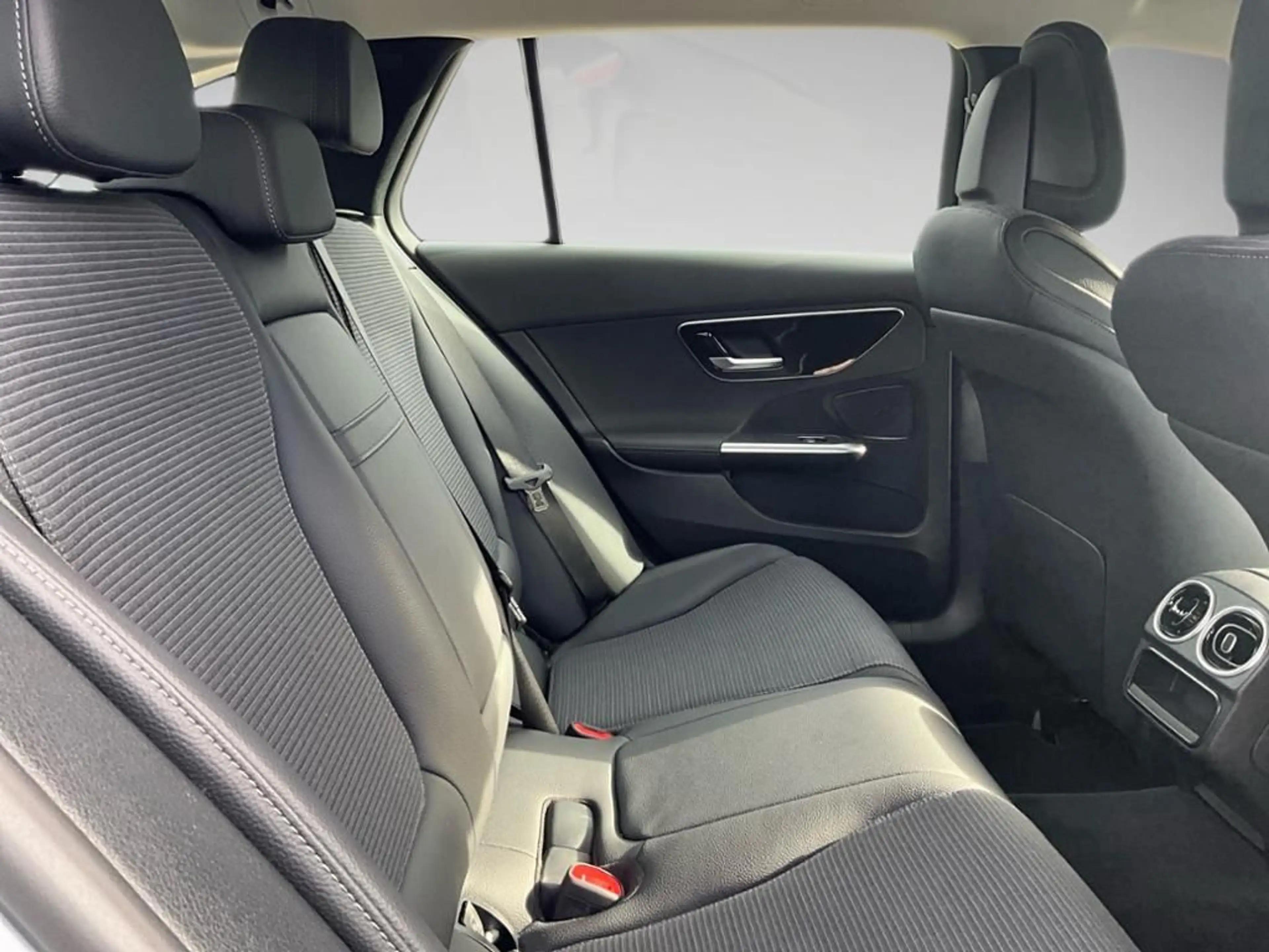 Mercedes-Benz C 220 d Avantgarde T-Modell AUT Kam. KeyLess LED — photo 11