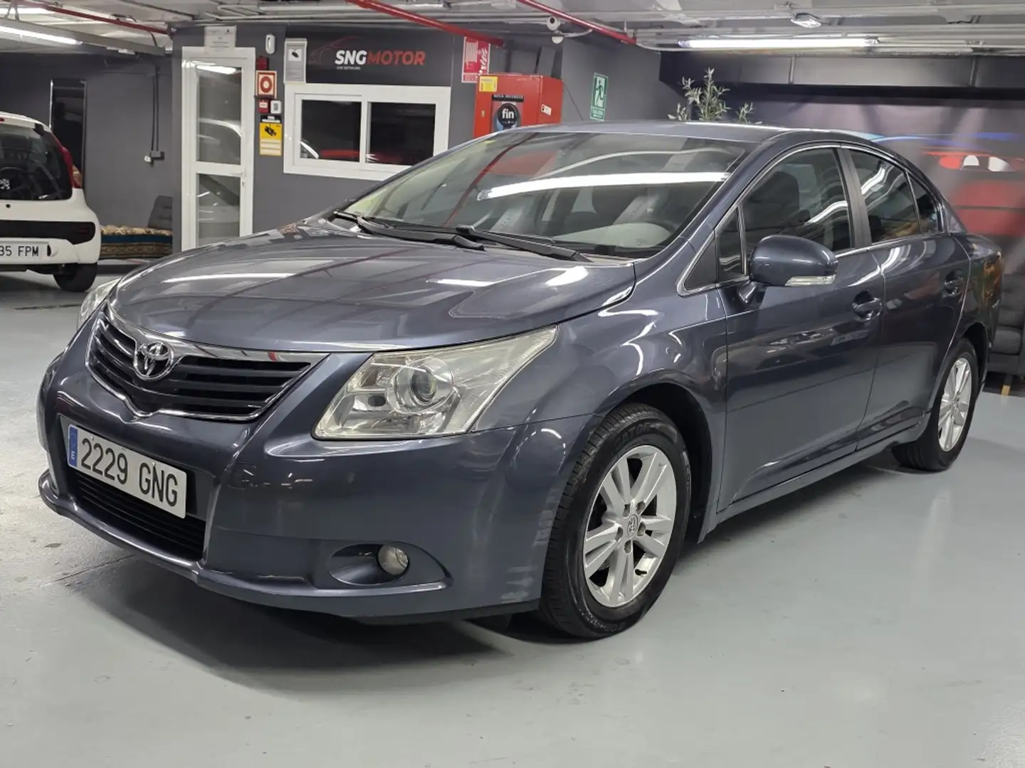 Toyota Avensis 2.0D-4D Active - 1