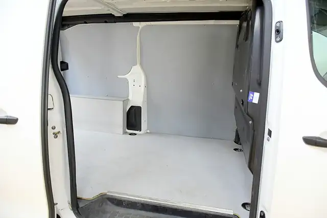 Opel Vivaro view 4