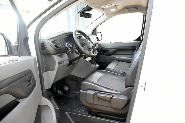 Opel Vivaro view 13