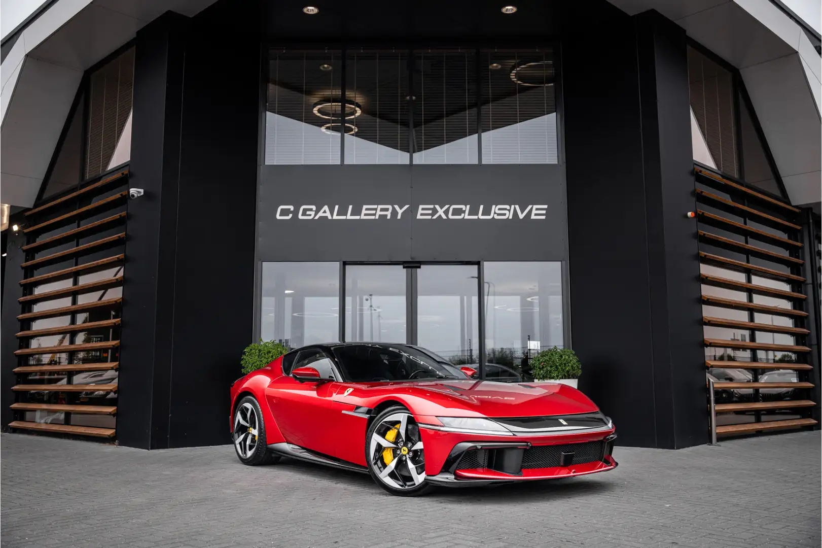 Ferrari 12 Cilindri 6.5 V12 - Rosso Imola | Lift | Carbon Interior | S Rot - 1