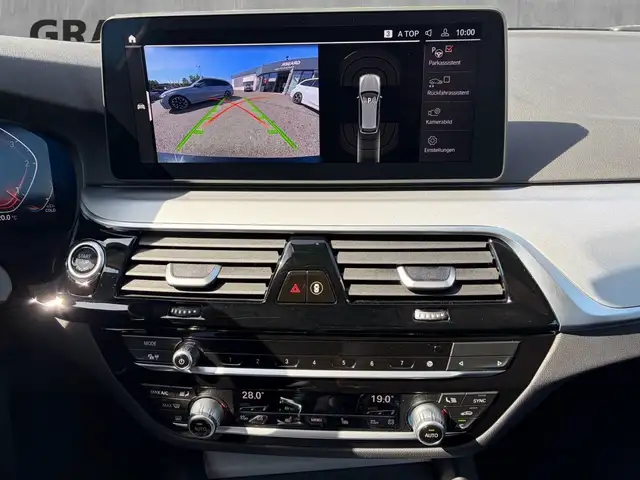BMW 5 Series view 12