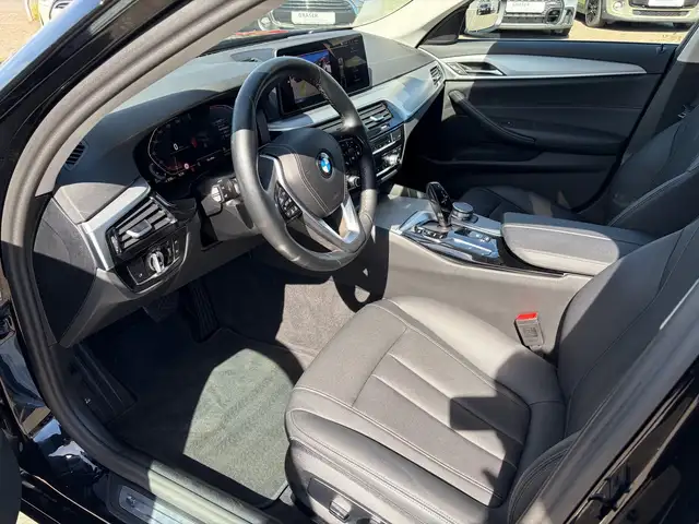 BMW 5 Series view 14