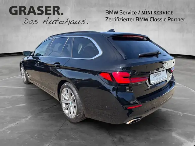 BMW 5 Series view 3
