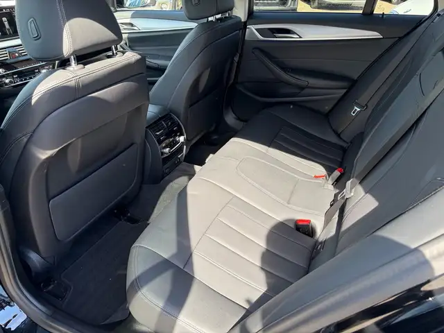 BMW 5 Series view 15