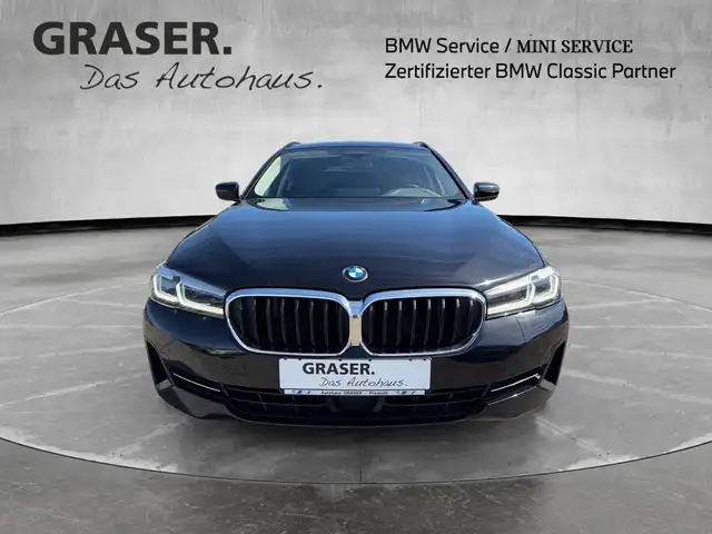 BMW 5 Series view 9