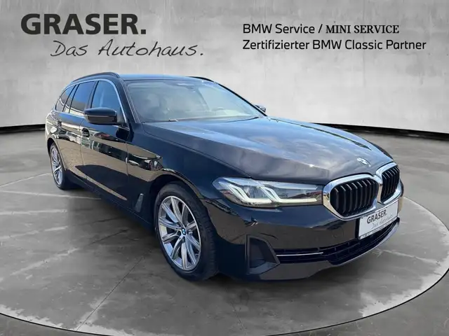 BMW 5 Series view 8