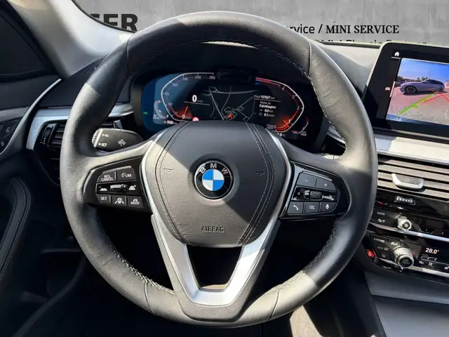 BMW 5 Series view 10