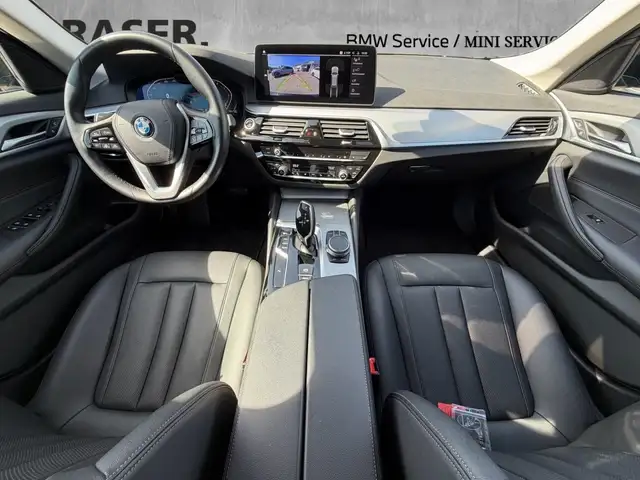 BMW 5 Series view 4