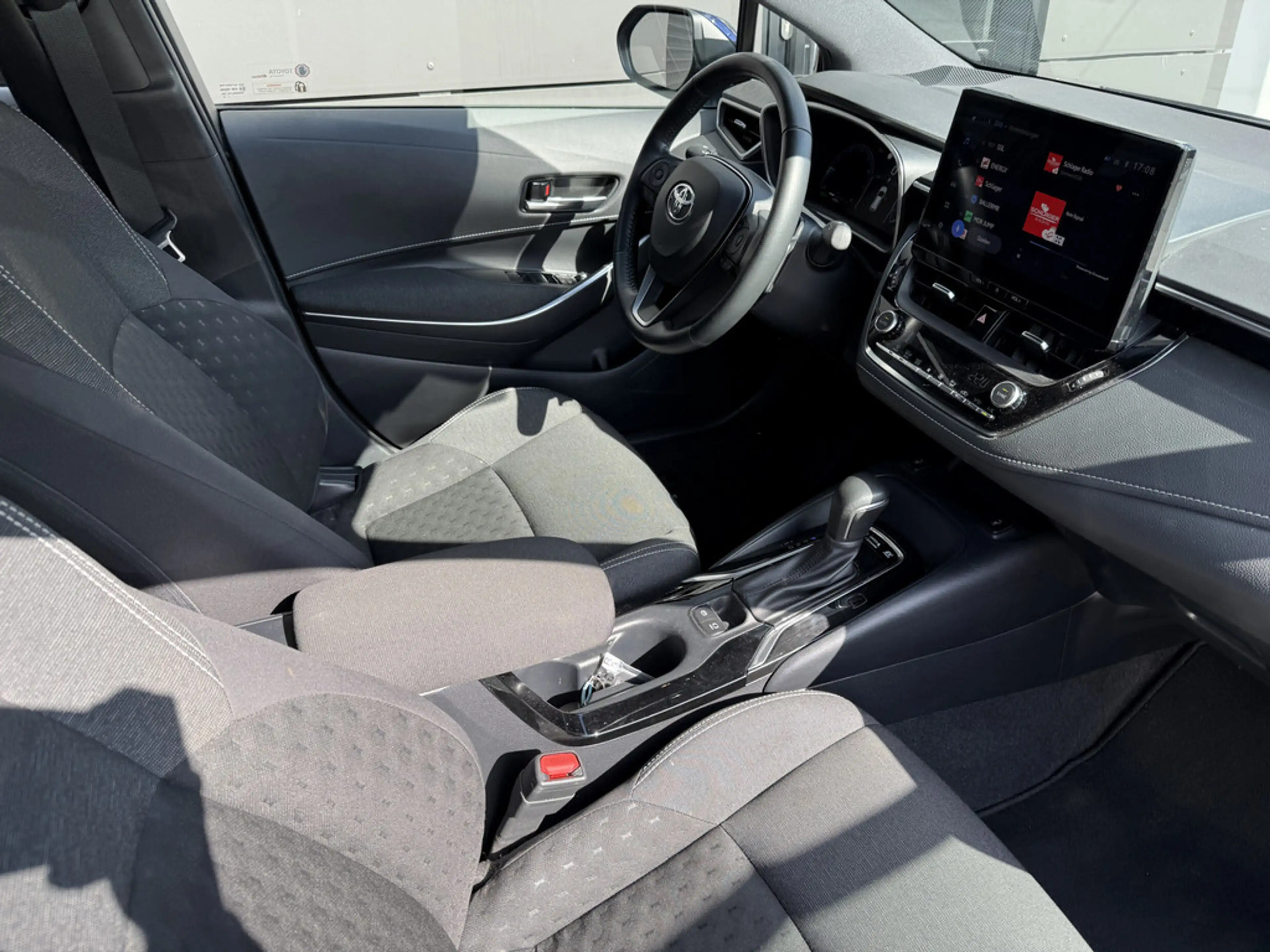 Toyota Corolla Touring Sports 2.0 Hybrid Business Edition — photo 18