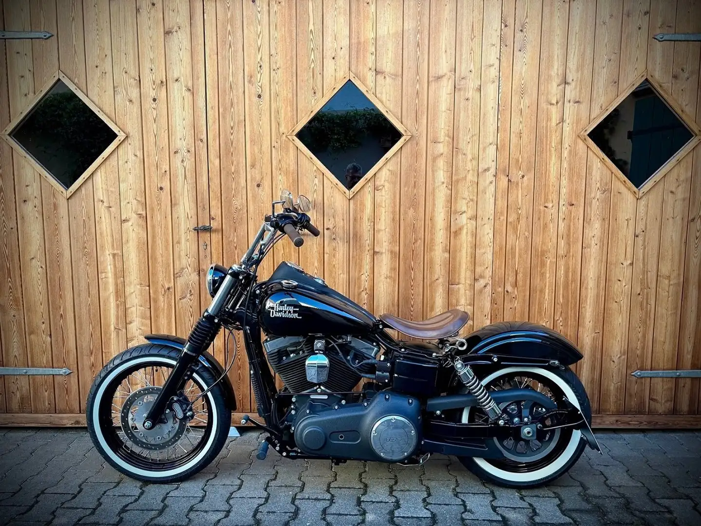 Harley-Davidson Dyna Street Bob Negru - 1