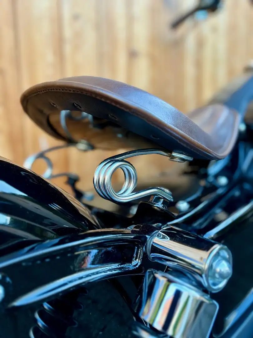 Harley-Davidson Dyna Street Bob Negru - 2
