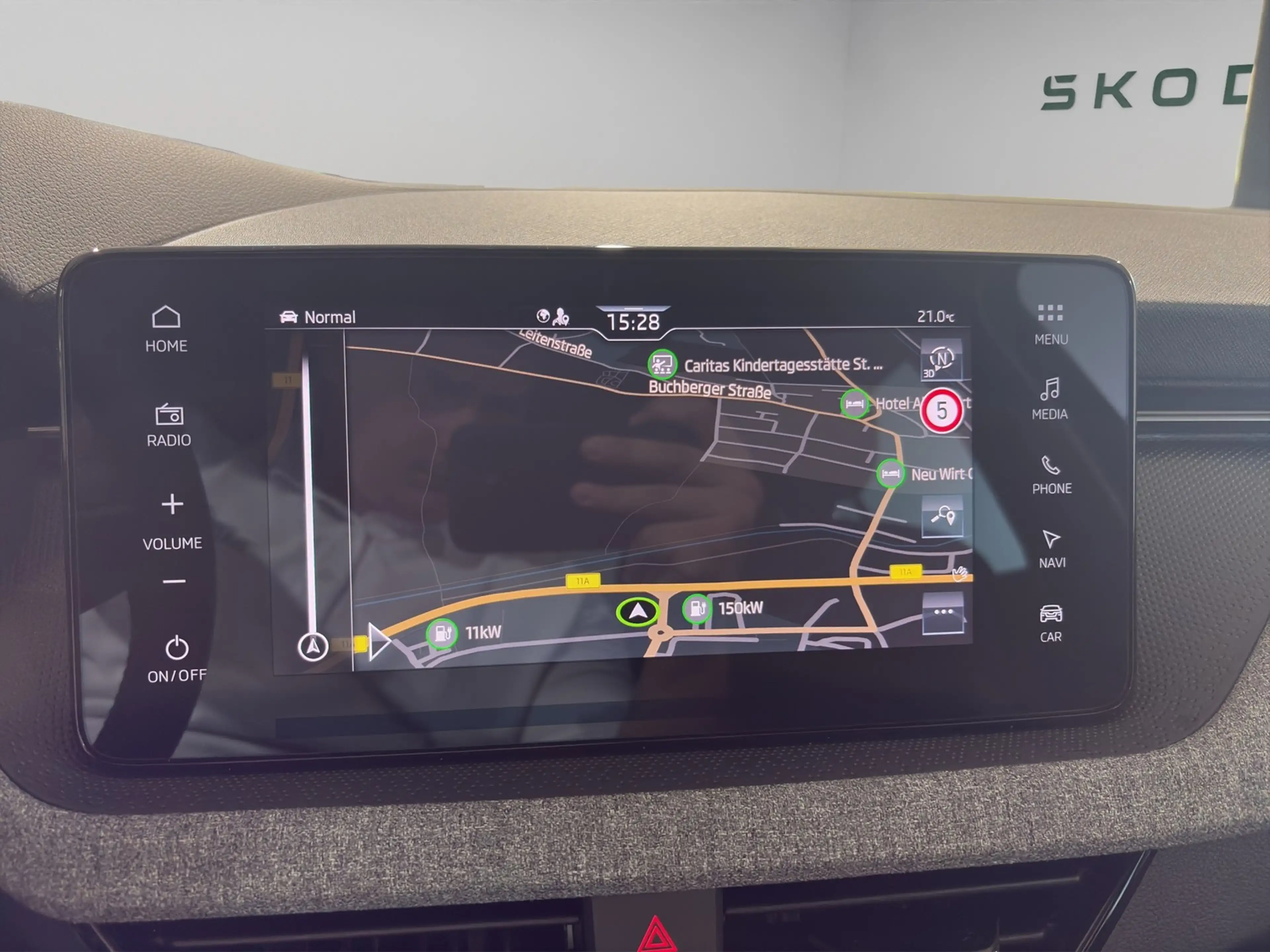 Skoda Scala Tour 1,0 TSI 85 kW 7-Gang PDC LMF SHZ LED — photo 16