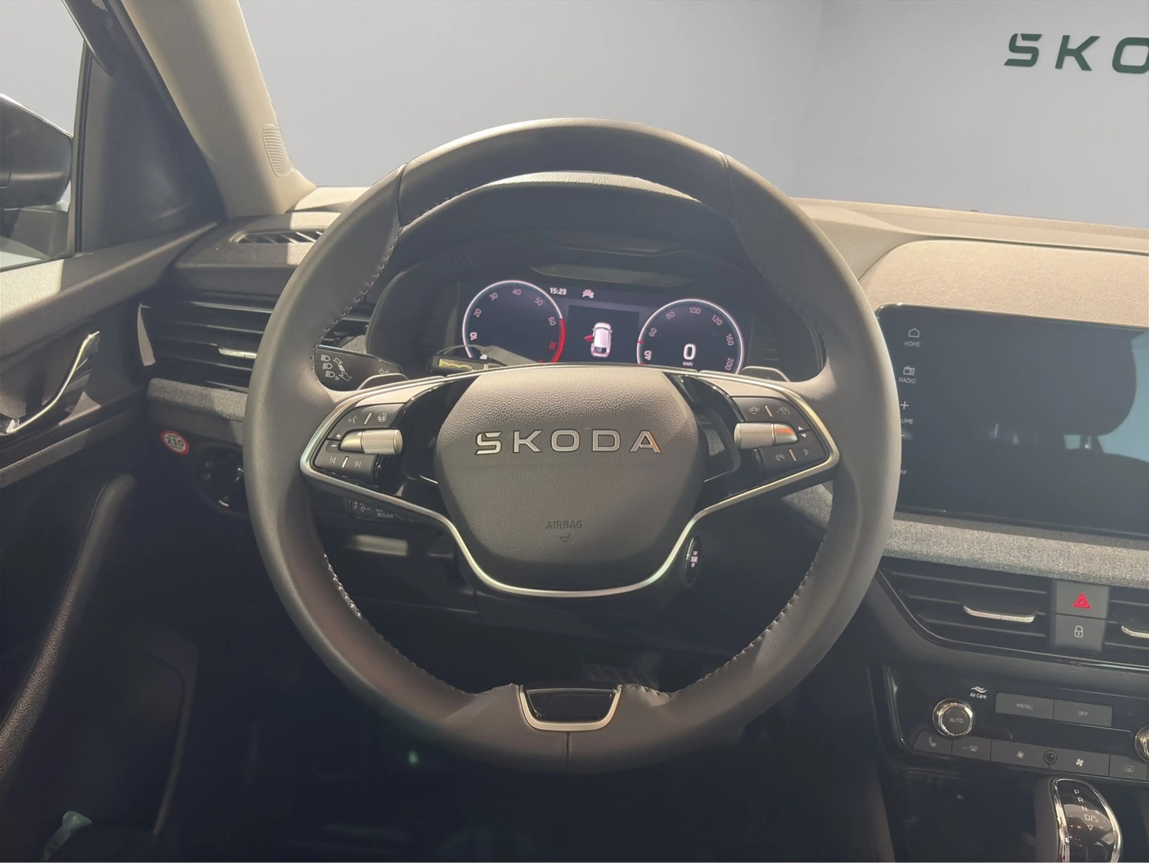 Skoda Scala Tour 1,0 TSI 85 kW 7-Gang PDC LMF SHZ LED — photo 10