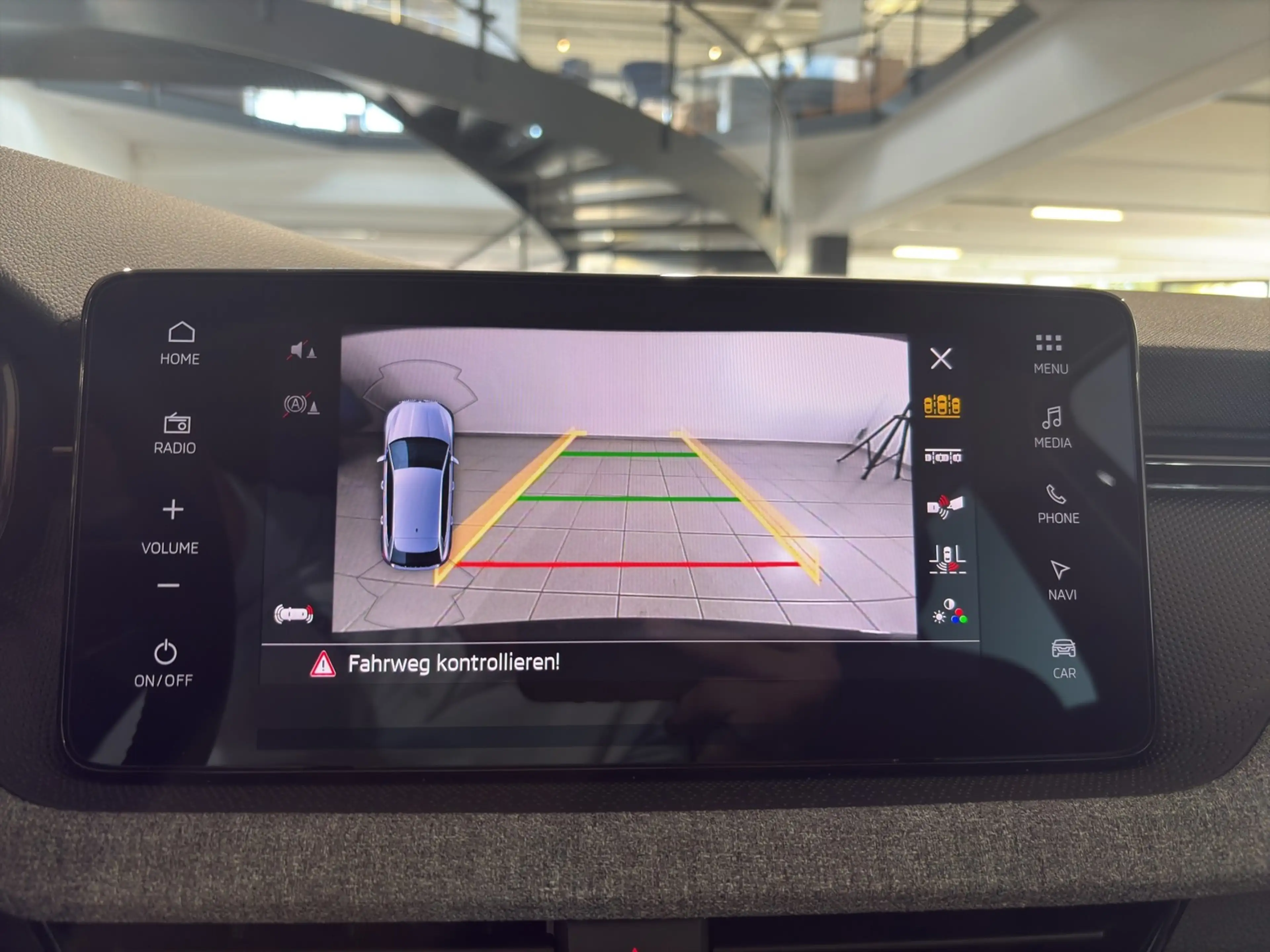 Skoda Scala Tour 1,0 TSI 85 kW 7-Gang PDC LMF SHZ LED — photo 22