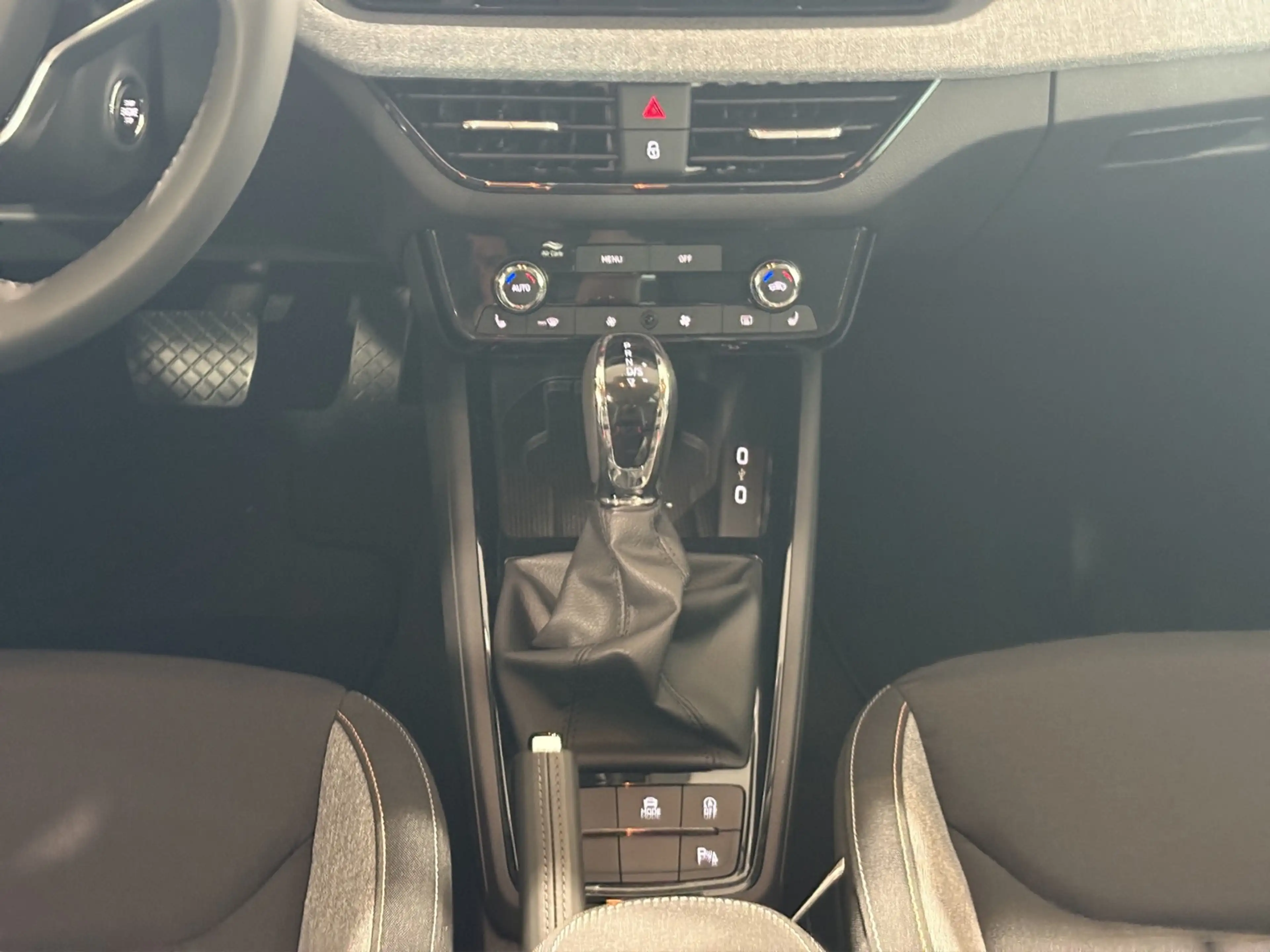 Skoda Scala Tour 1,0 TSI 85 kW 7-Gang PDC LMF SHZ LED — photo 15