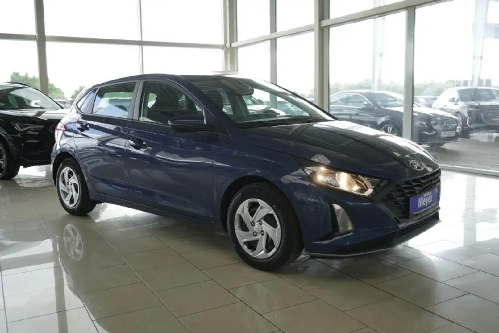 Hyundai i20 1,2 79PS Navi/Winterp/Kamera/Temp/Pdc    ** Blau - 1