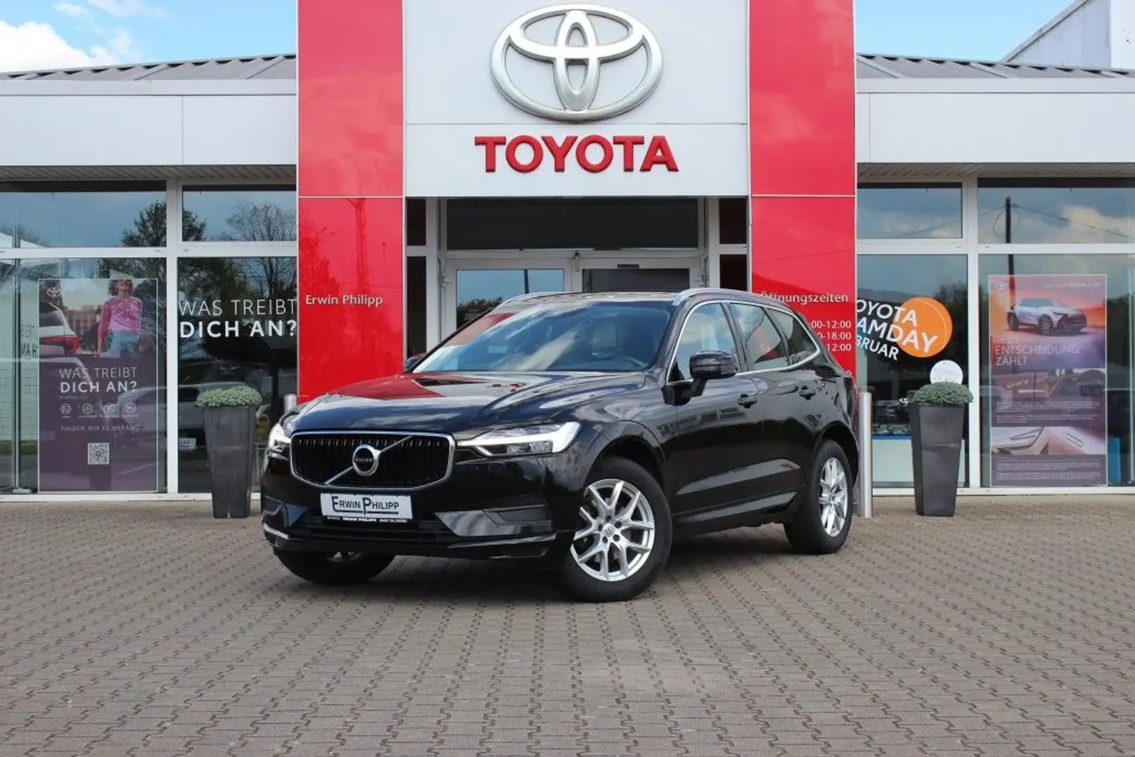 Volvo XC60 D4 Geartronic Momentum Pro *Netto 15.874 Euro* Чорний - 1