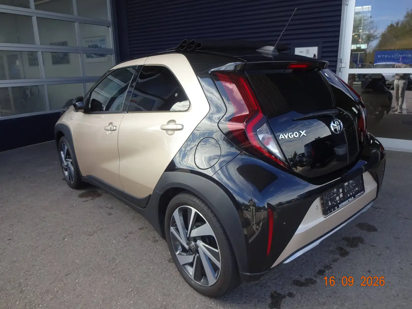 Toyota Aygo X X Air 1,0VVT-i Explore CVT Beige - 2