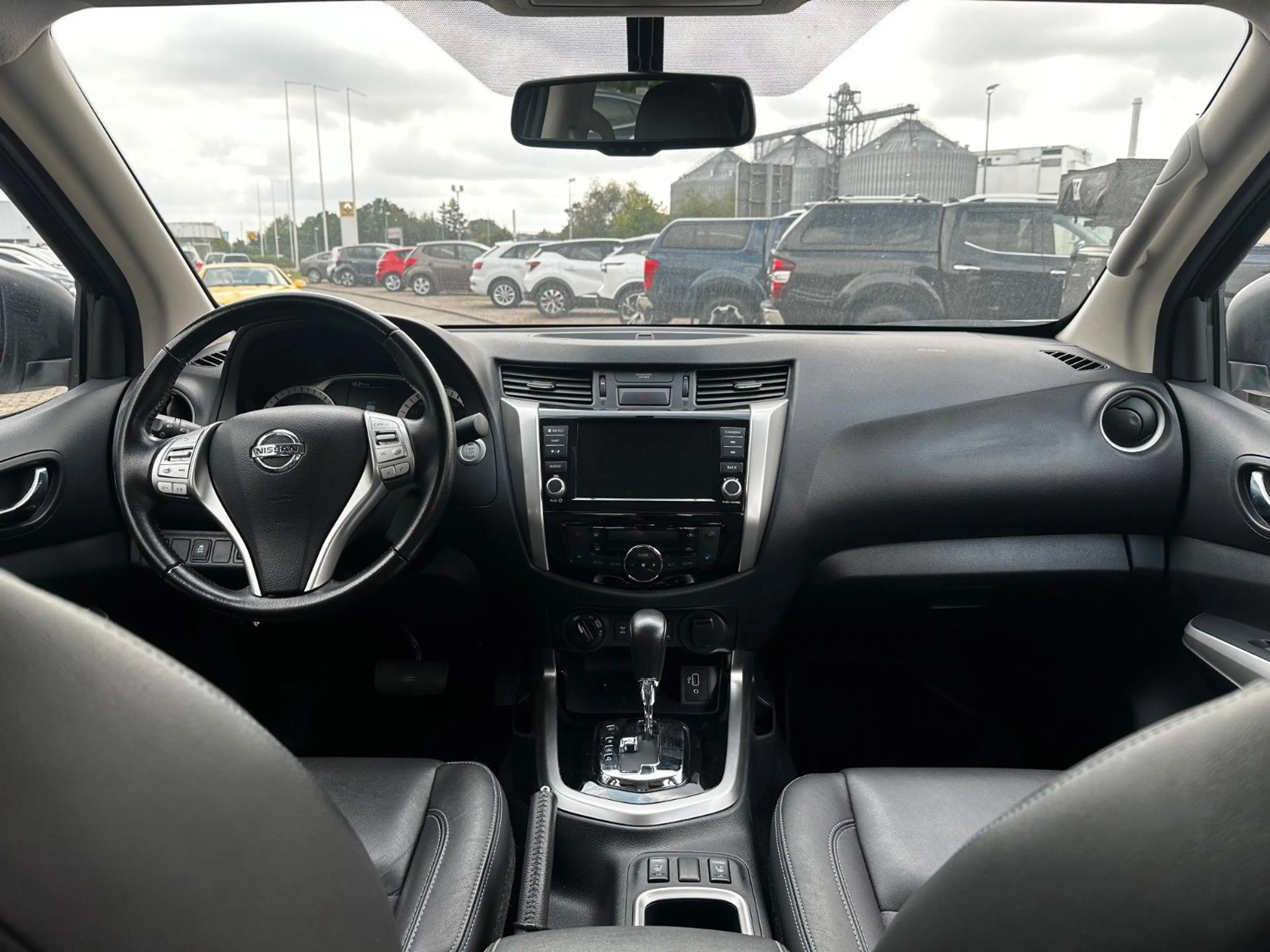 Nissan Navara NP300 N-Guard Double Cab 4x4 — photo 4