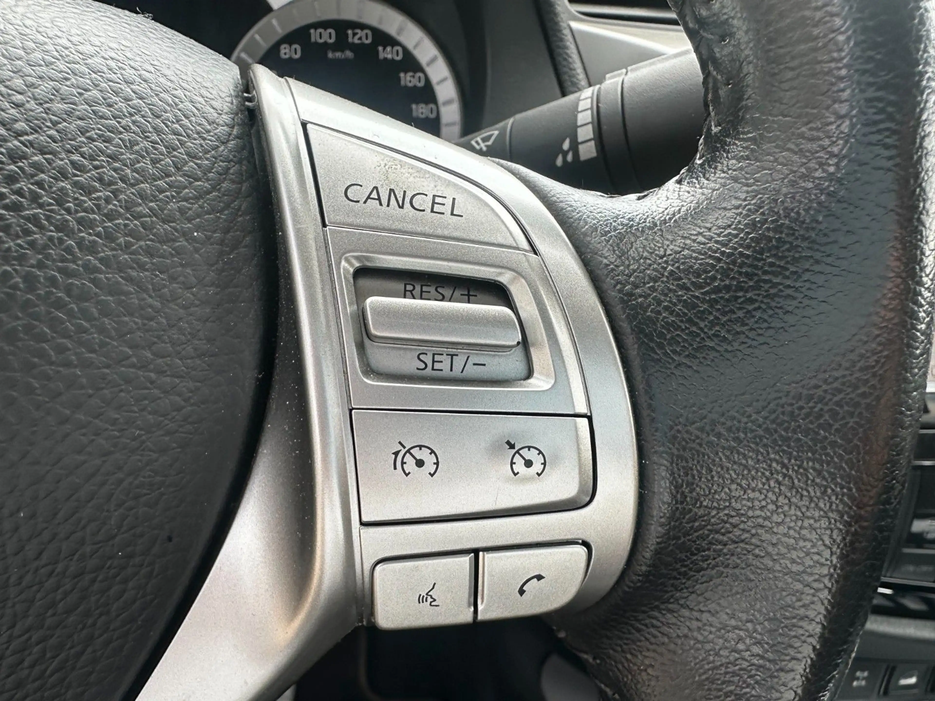 Nissan Navara NP300 N-Guard Double Cab 4x4 — photo 12