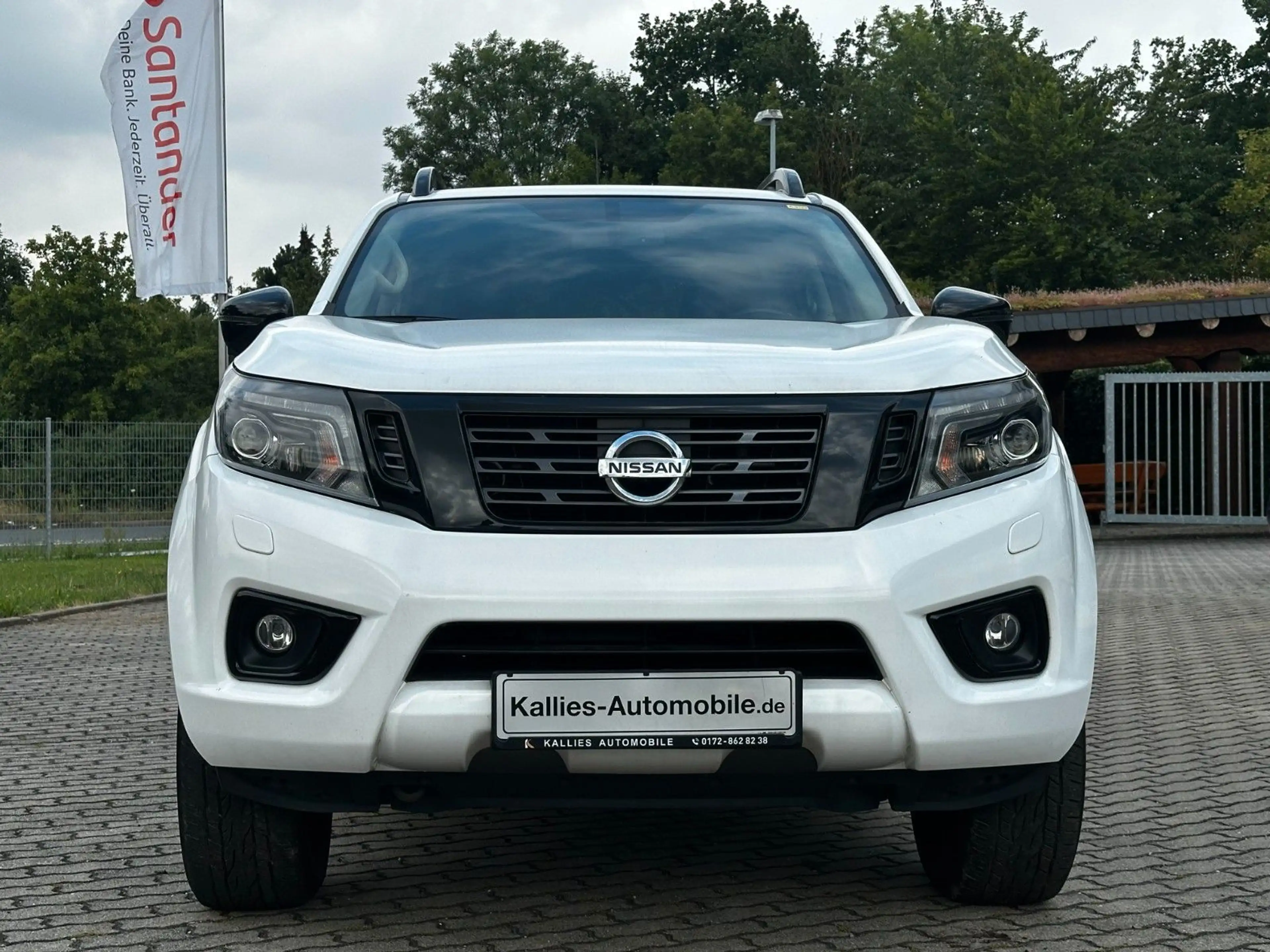 Nissan Navara NP300 N-Guard Double Cab 4x4 — photo 2