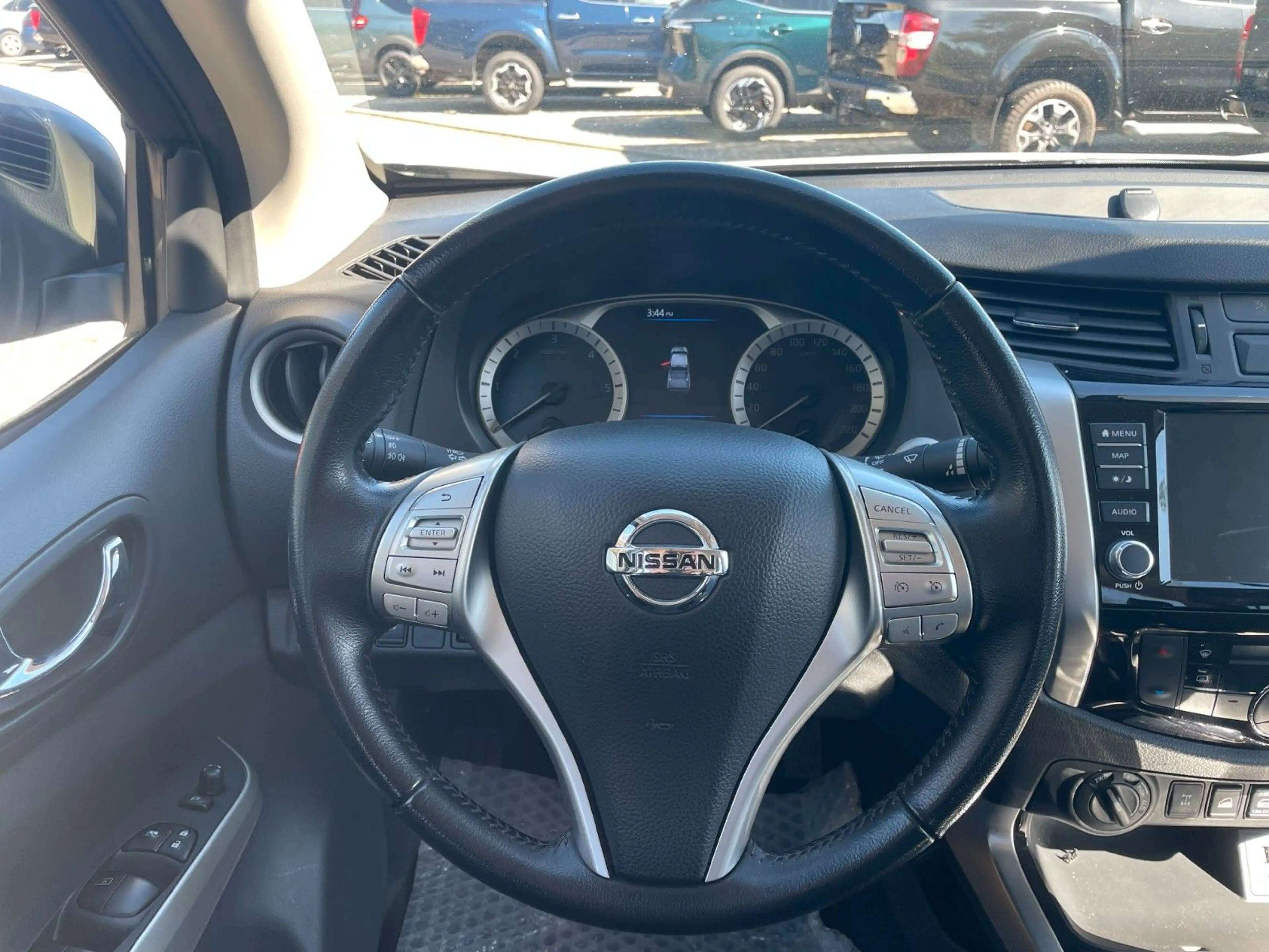 Nissan Navara NP300 N-Guard Double Cab 4x4 — photo 15