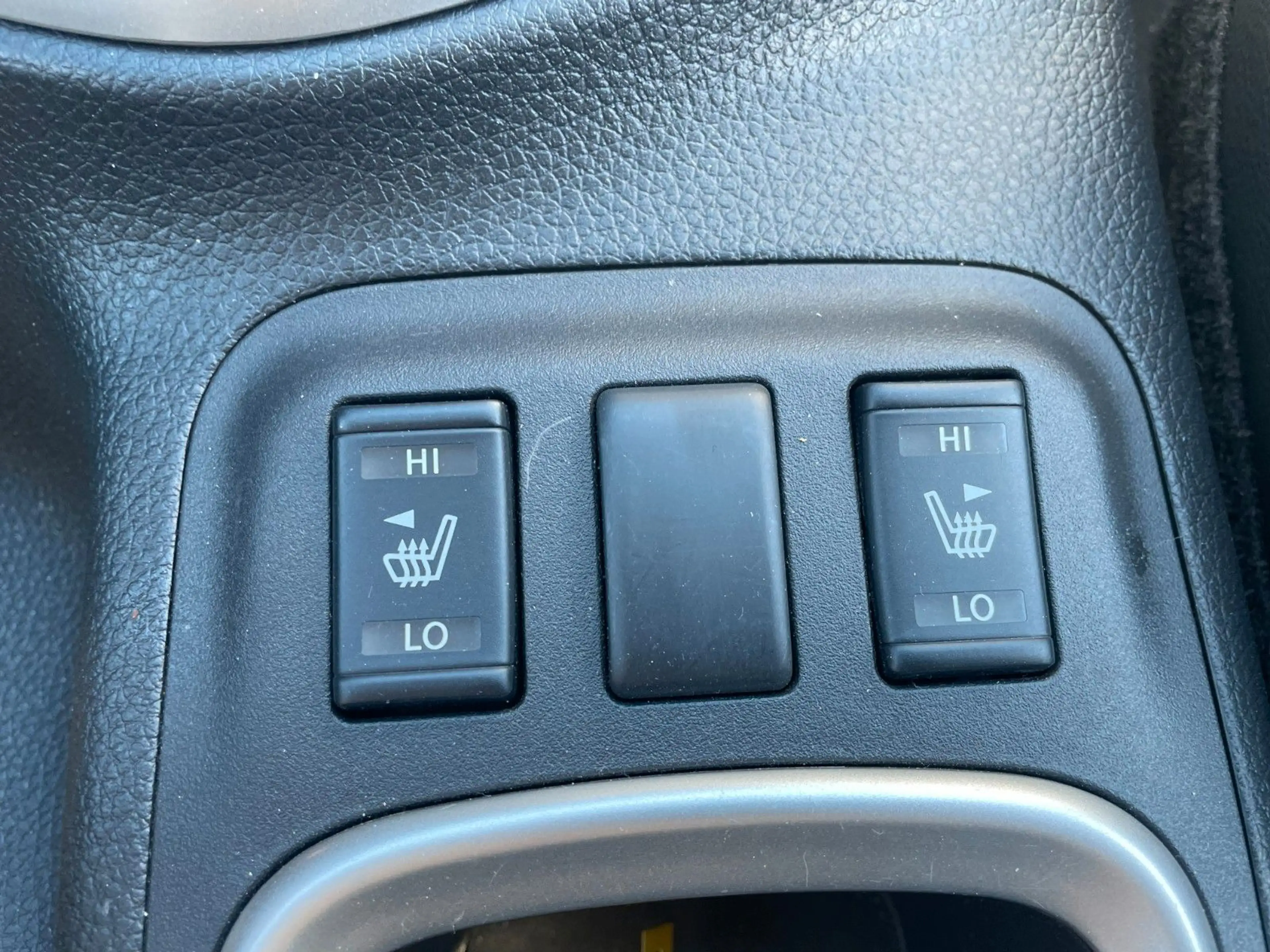 Nissan Navara NP300 N-Guard Double Cab 4x4 — photo 14