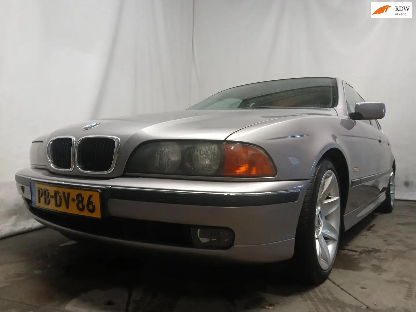BMW 523 5-serie 523i Executive - Koppakking Defect Grijs - 1