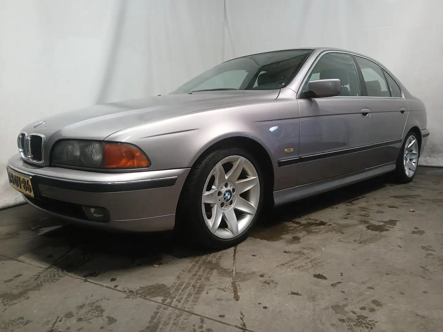 BMW 523 5-serie 523i Executive - Koppakking Defect Grijs - 2
