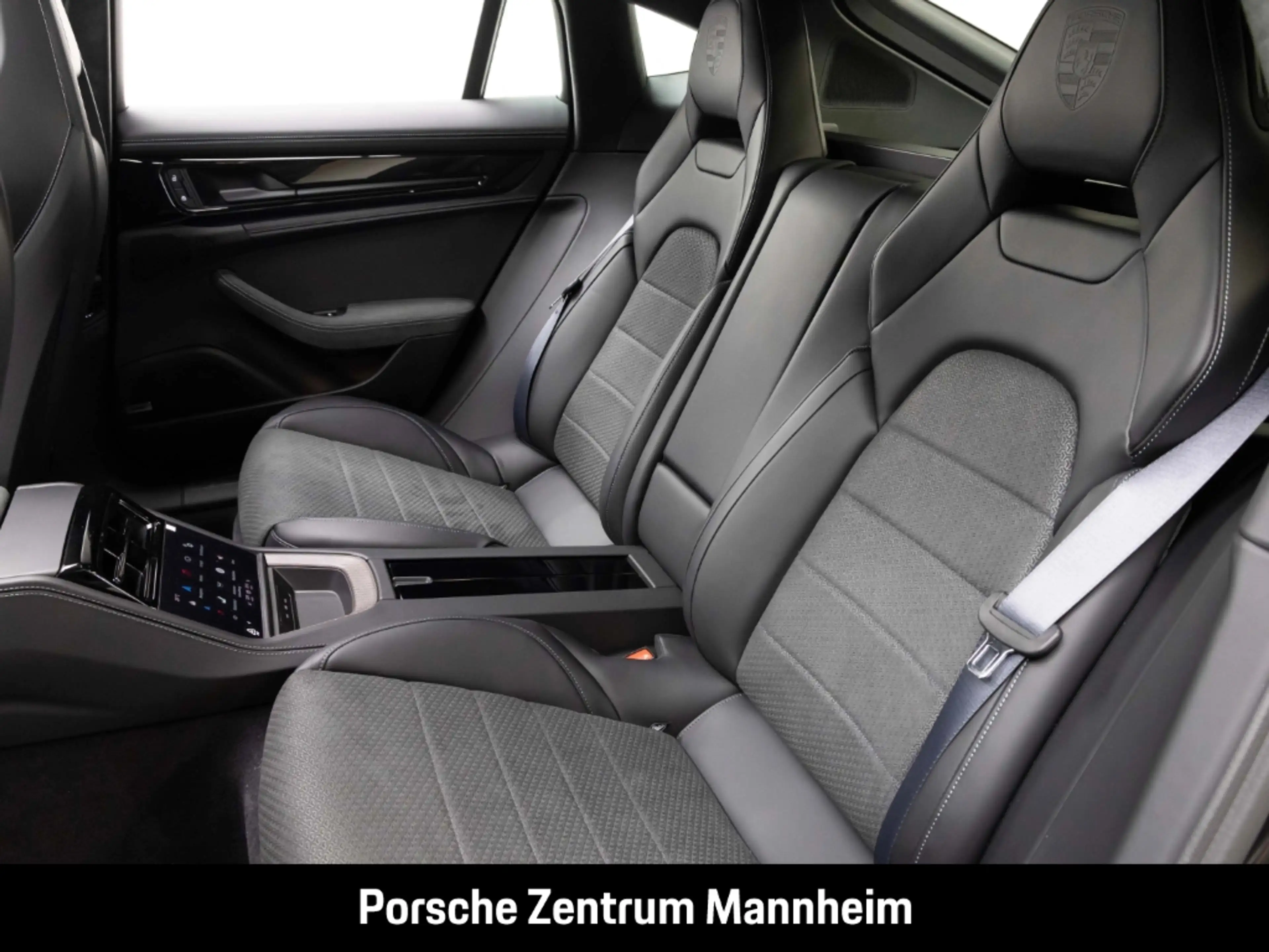 Porsche Panamera GTS — photo 14