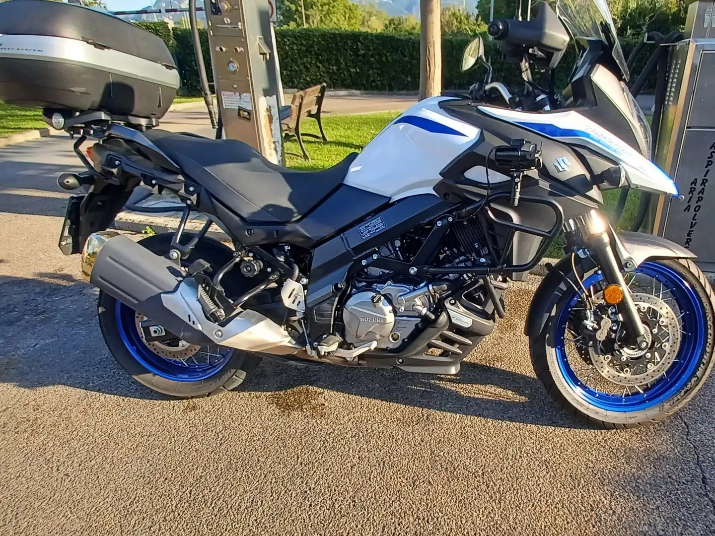 Suzuki V-Strom 650 XT Explorer usata a Terni per €