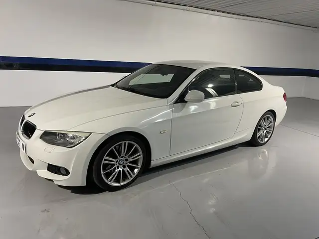 BMW 320 320dA Coupé