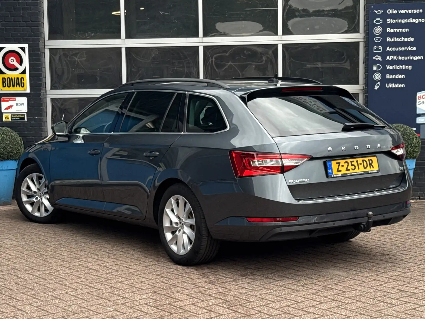 Skoda Superb Combi Hybrid 1.4 TSI iV PHEV Business Edition Plus Grijs - 2
