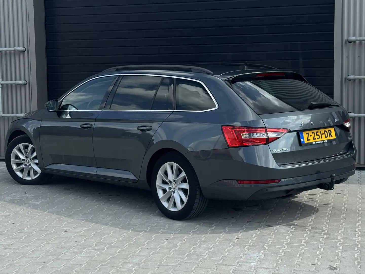 Skoda Superb Combi 1.4 TSI iV Business Edition Plus Prijs Inclu Grijs - 2