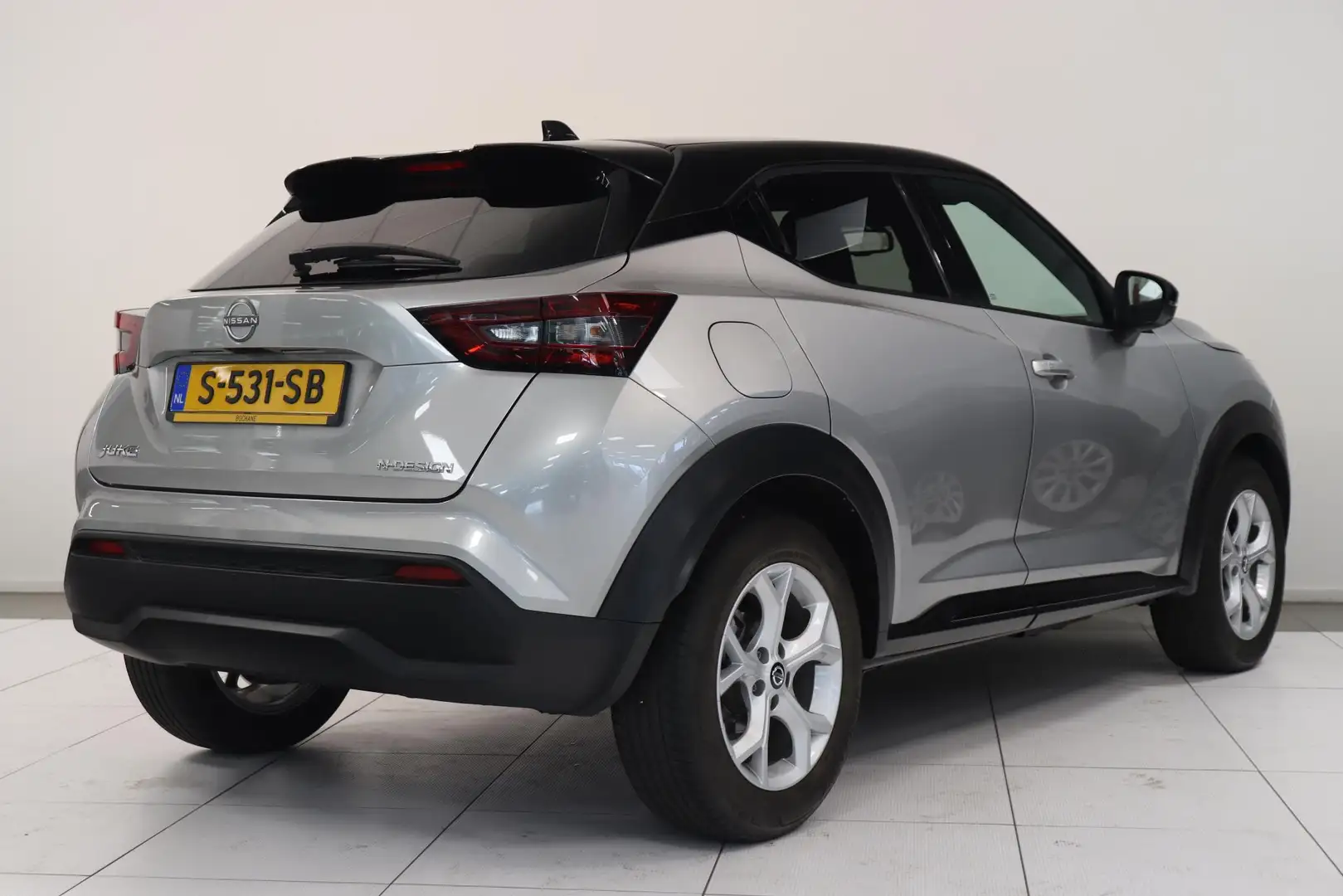 Nissan Juke 1.0 DIG-T N-Design Grijs - 2