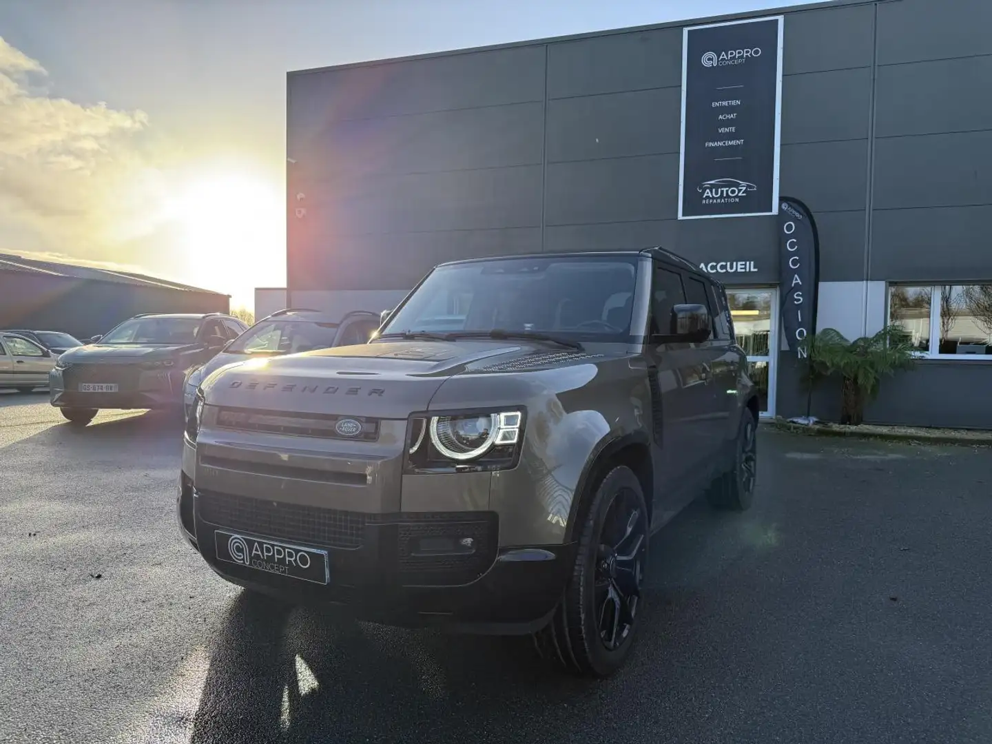 Land Rover Defender Defender 110 2.0 D240 - BVA II 110 STATION WAGON SE Braun - 2