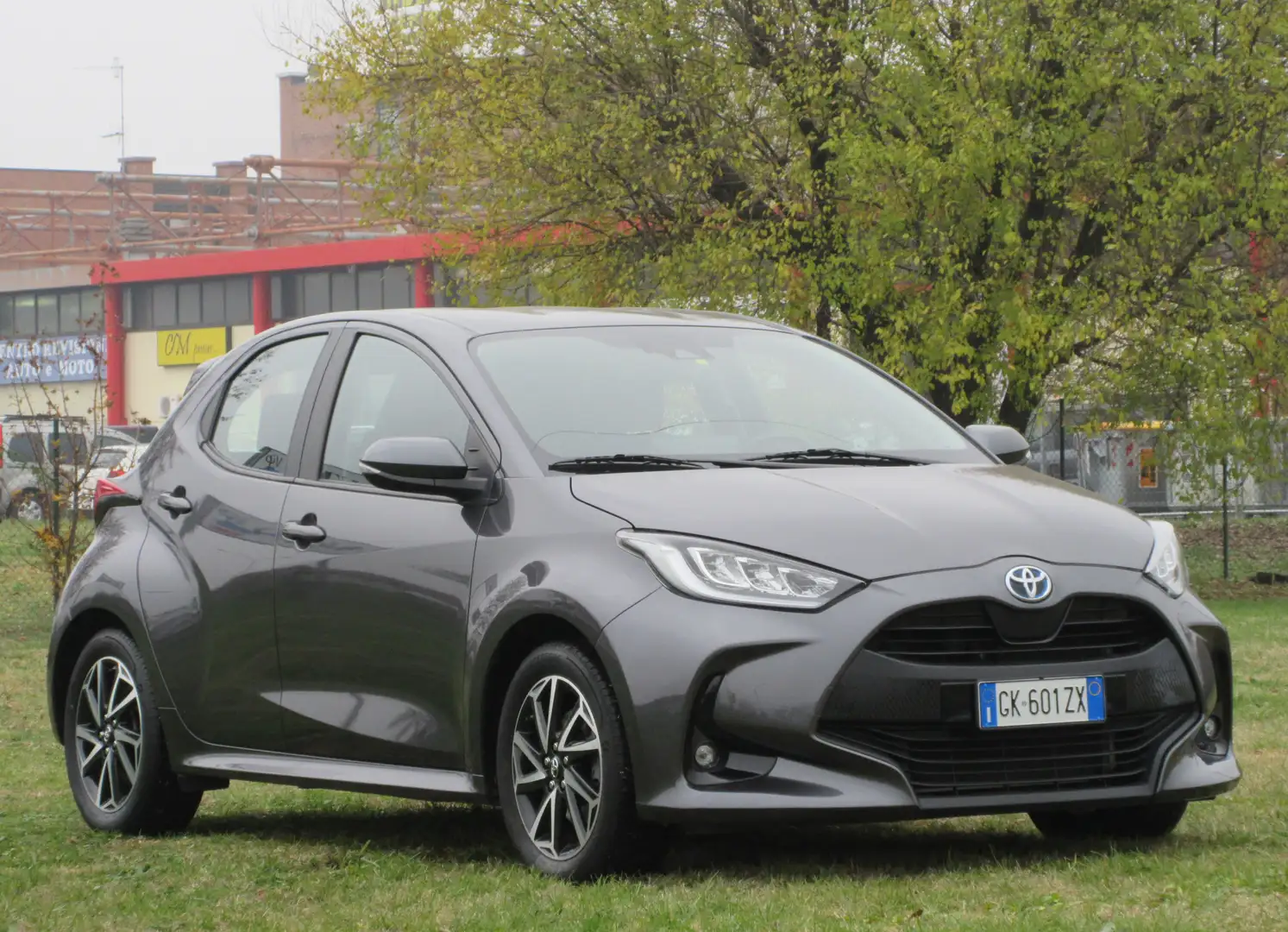 Toyota Yaris 1.5h Trend Grigio - 2