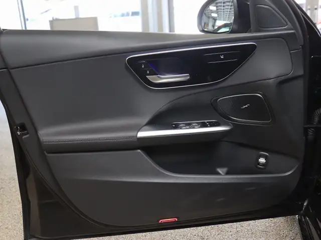 Mercedes-Benz C view 9