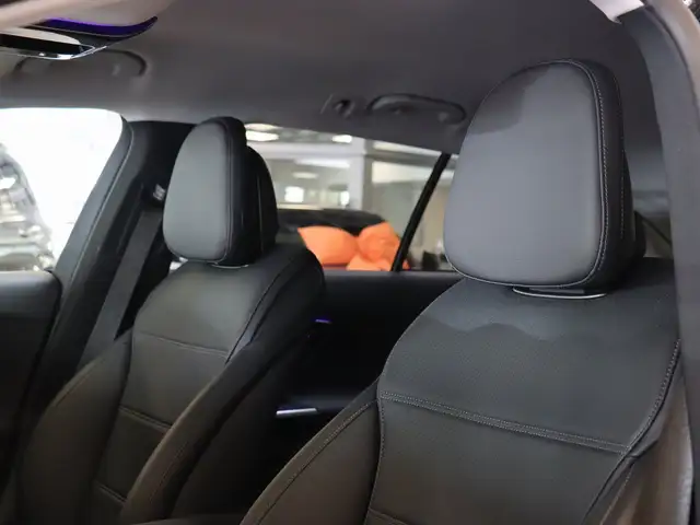 Mercedes-Benz C view 11