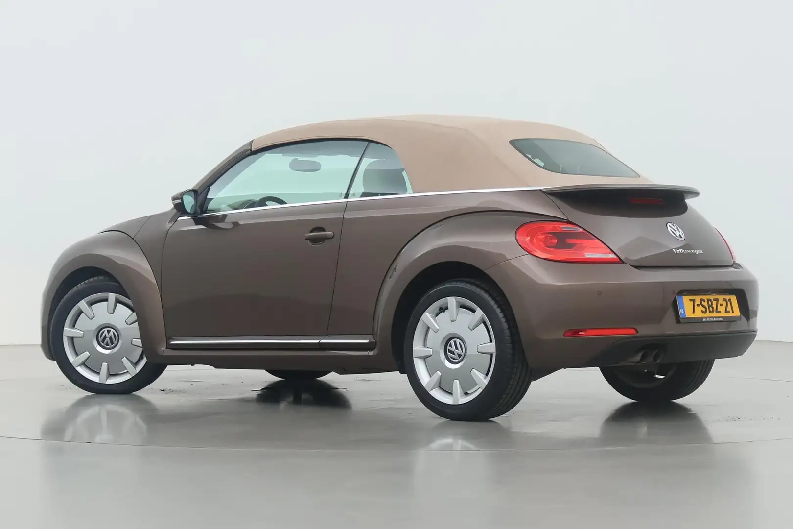Volkswagen Beetle Cabriolet 1.4 TSI Design | PDC Voor+Achter | Navig Maro - 2