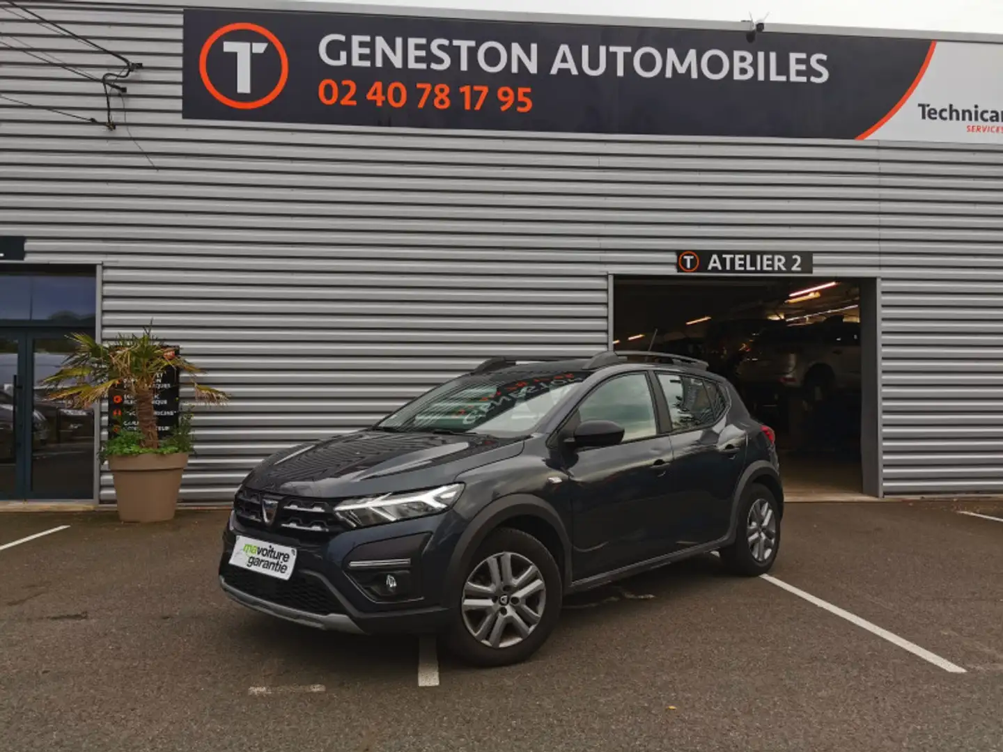 Dacia Sandero 1.0 TCE 90CH STEPWAY ESSENTIEL Gris - 1