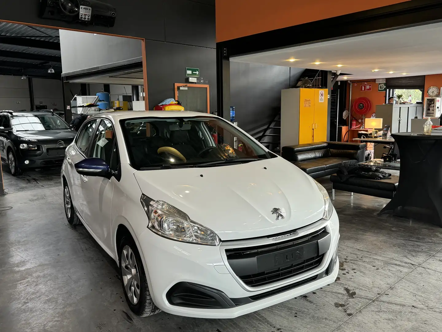 Peugeot 208 1.2i - RADIO CD/MEDIA/TEL/BLTH - LIM/REG VITESSE Wit - 1